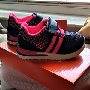 Oomphies size 5 Toddler girl shoes